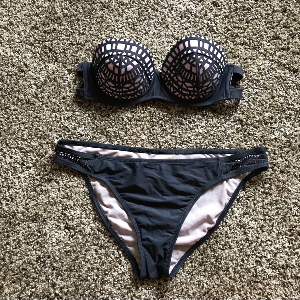 Women’s gray/pink strapless swimsuit